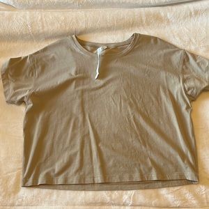 Lululemon crop top size 6